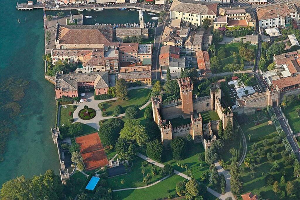 Il Quadrifoglio - Appartamento Nel Cuore Di Lazise Exterior photo